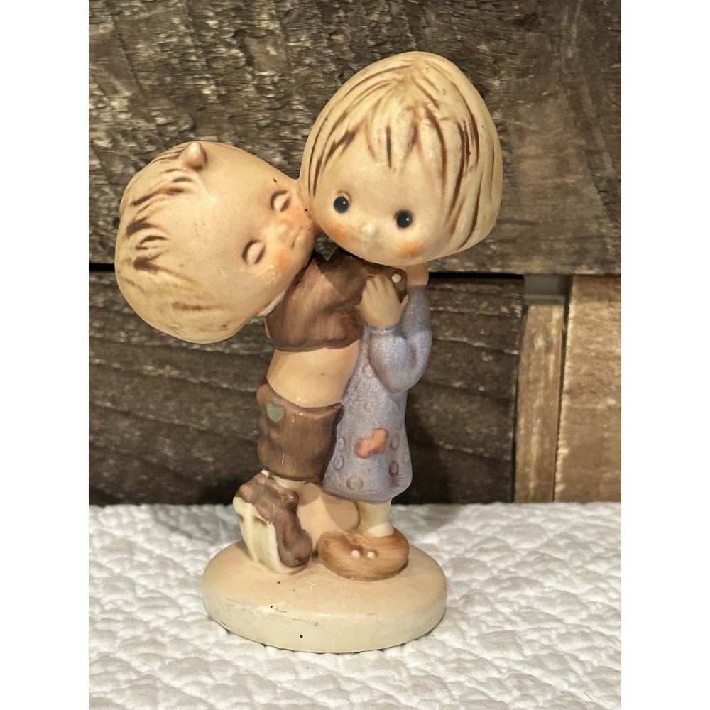 Hallmark Hummel Goebel‎ " Friends " Figurine - Excellent Condition